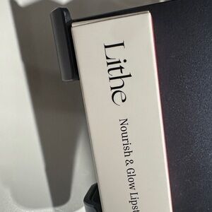 Lithe Nourish & Glow Lipstick